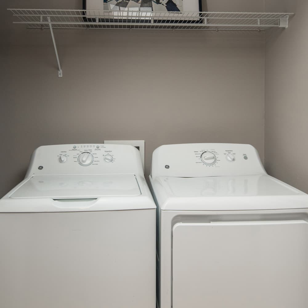 Model–Hill-Place-1676