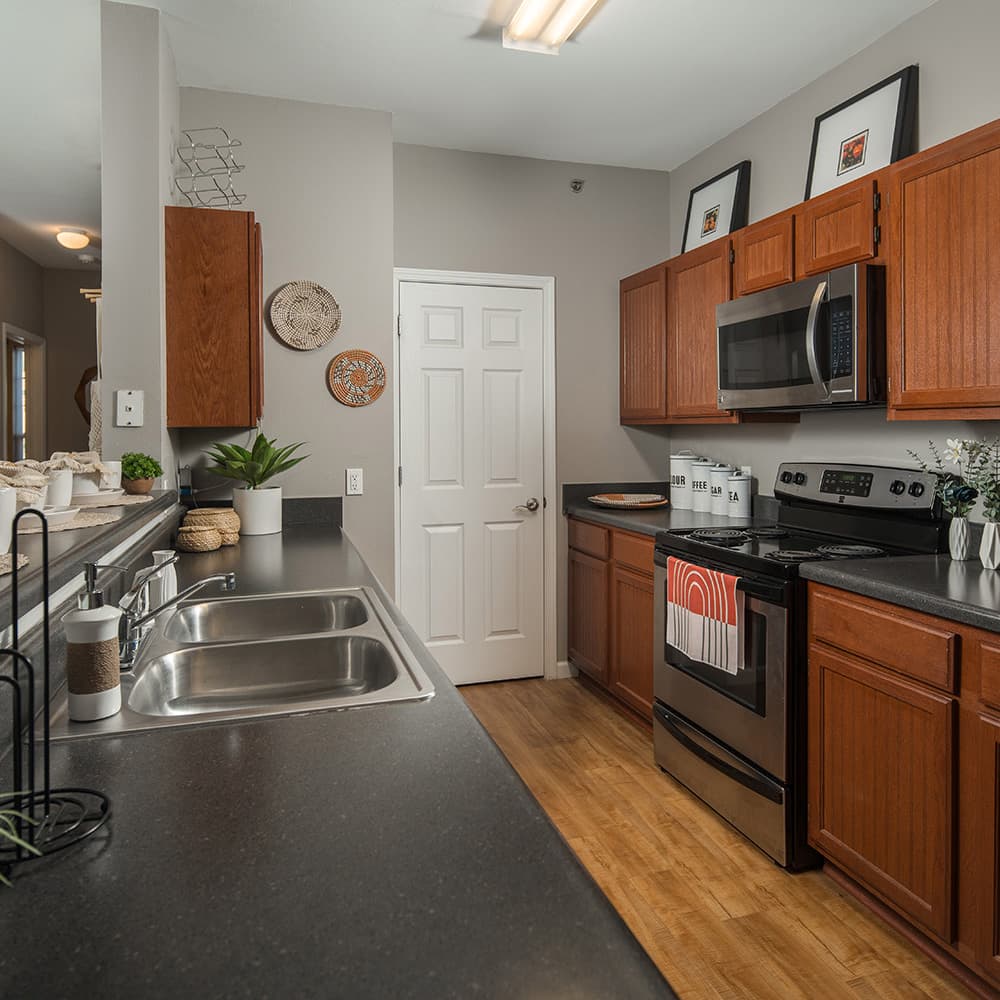 Model–Hill-Place–22