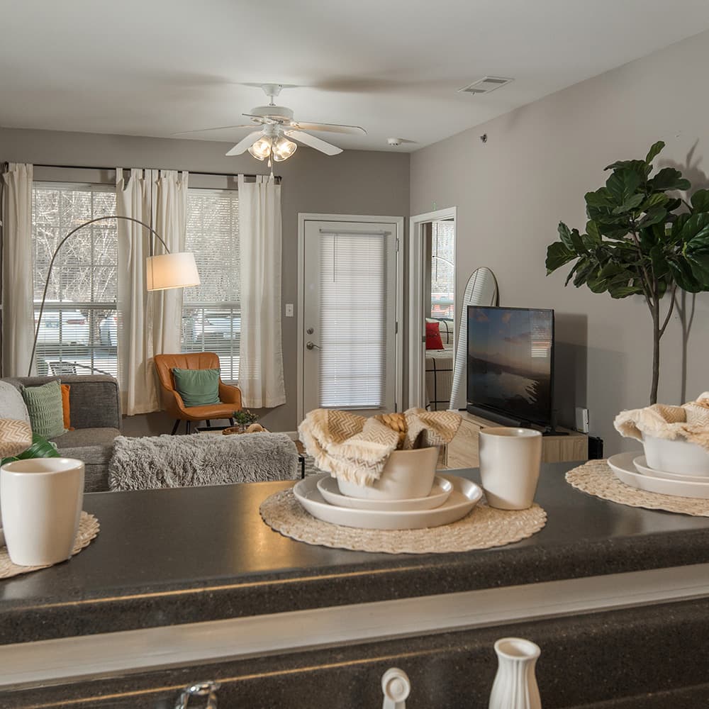 Model–Hill-Place–32