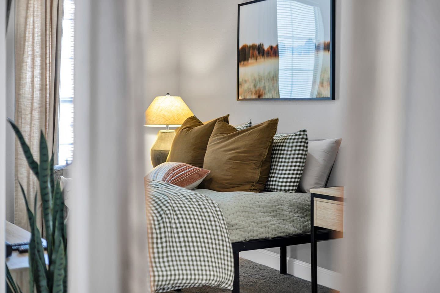 15-Hill-Place—Model—Bedroom-(18)